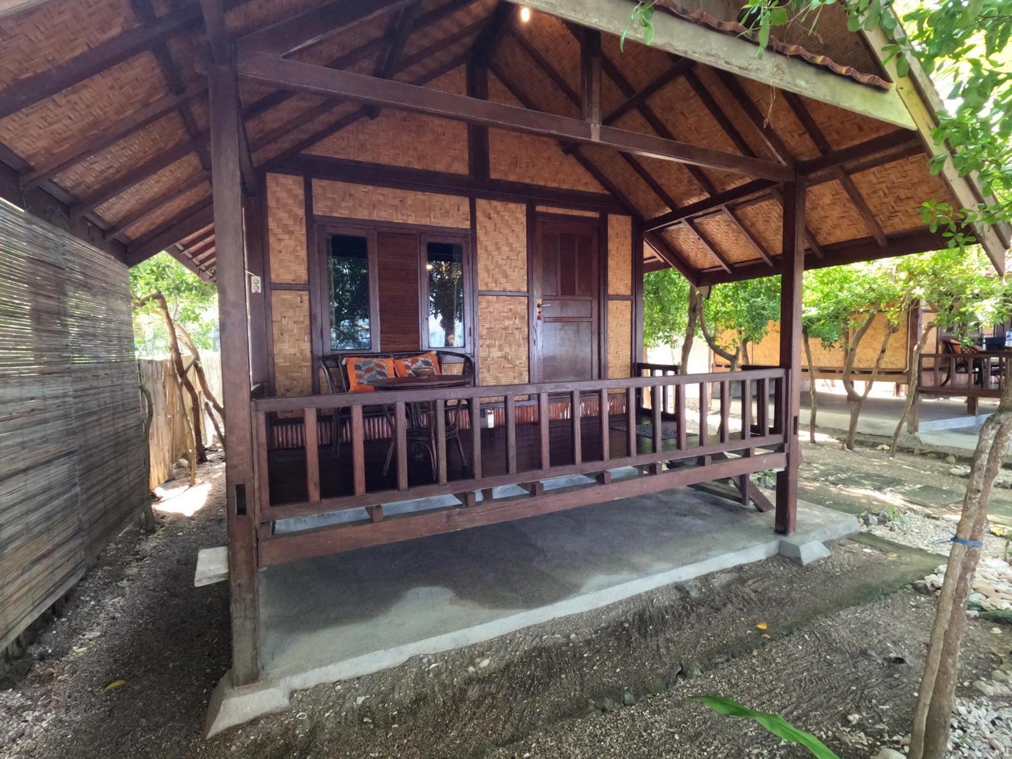 Maryan Moyo Bungalows & Resto Moyo Island Exteriör bild