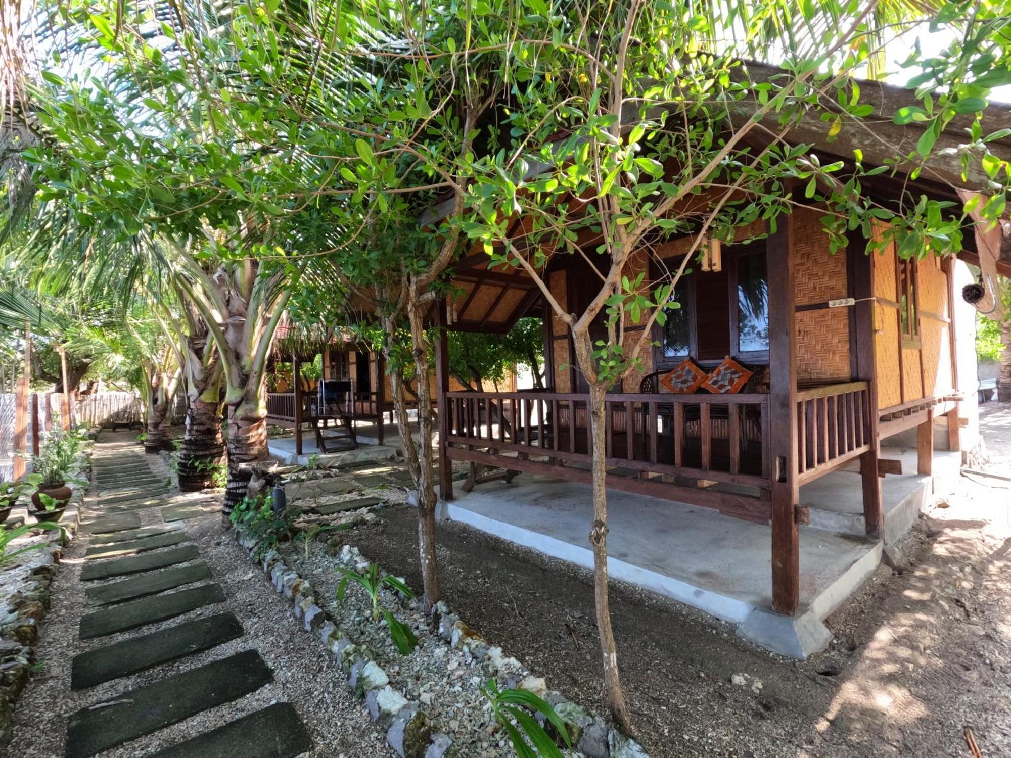 Maryan Moyo Bungalows & Resto Moyo Island Exteriör bild