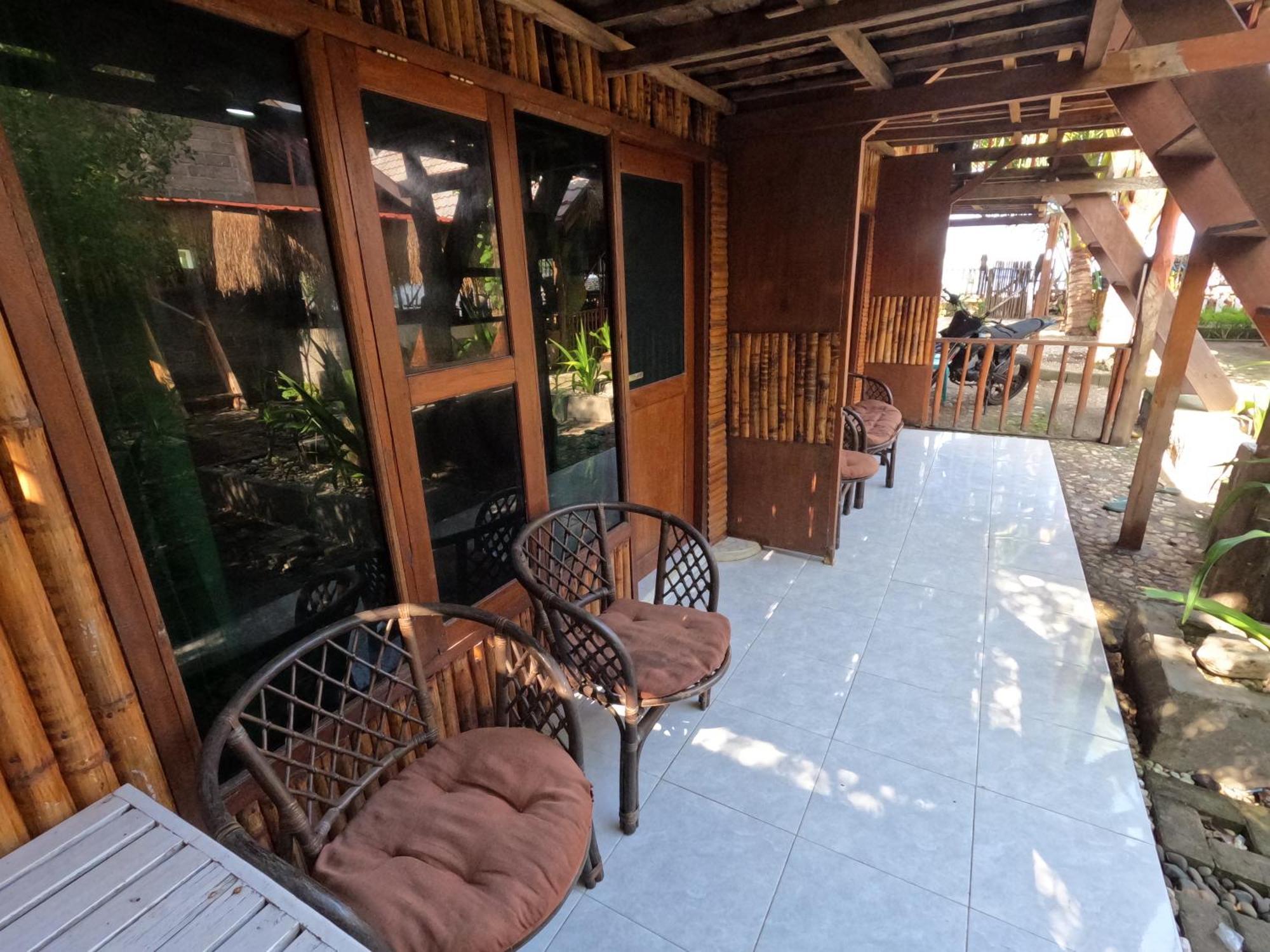 Maryan Moyo Bungalows & Resto Moyo Island Exteriör bild