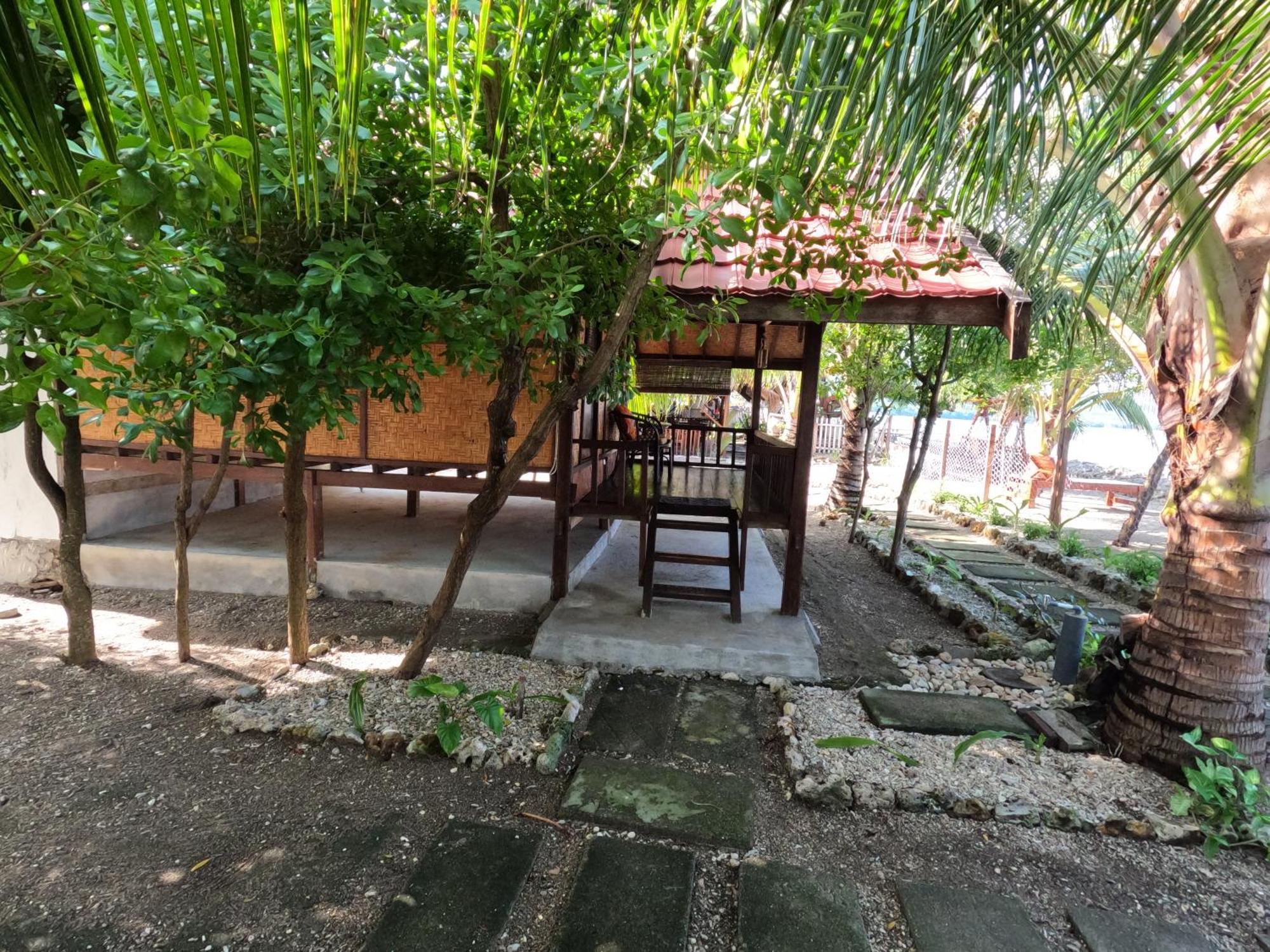 Maryan Moyo Bungalows & Resto Moyo Island Exteriör bild