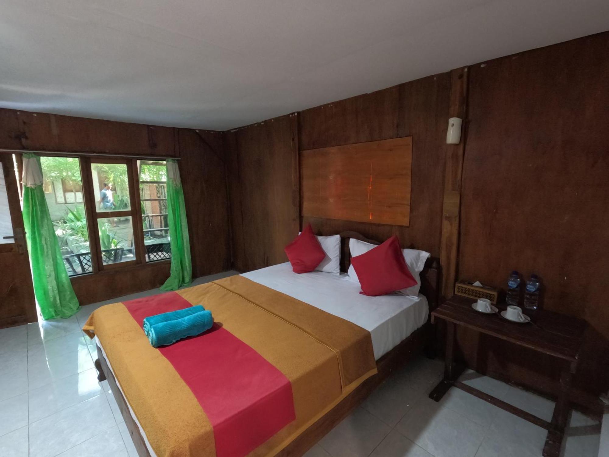 Maryan Moyo Bungalows & Resto Moyo Island Exteriör bild