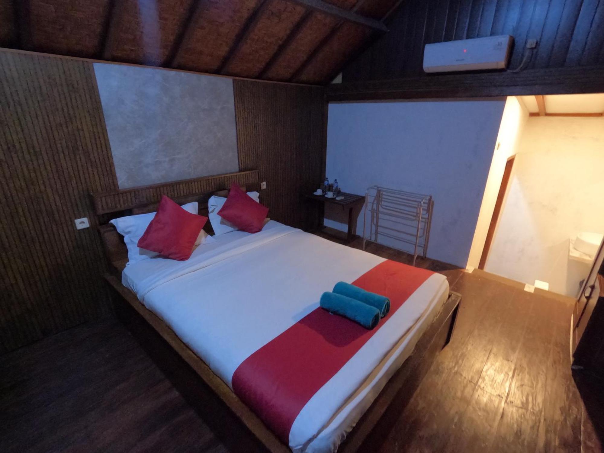 Maryan Moyo Bungalows & Resto Moyo Island Exteriör bild