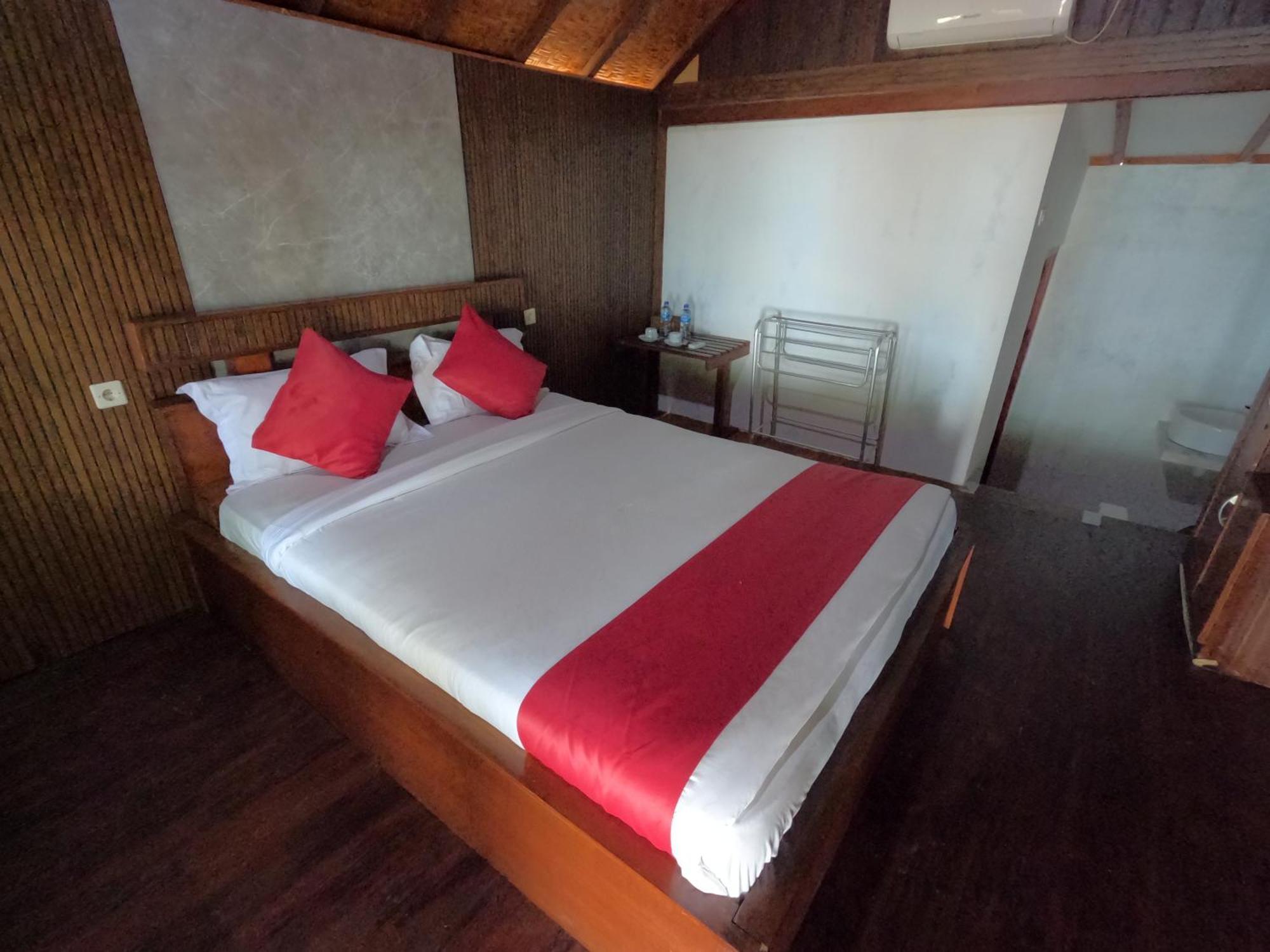 Maryan Moyo Bungalows & Resto Moyo Island Exteriör bild