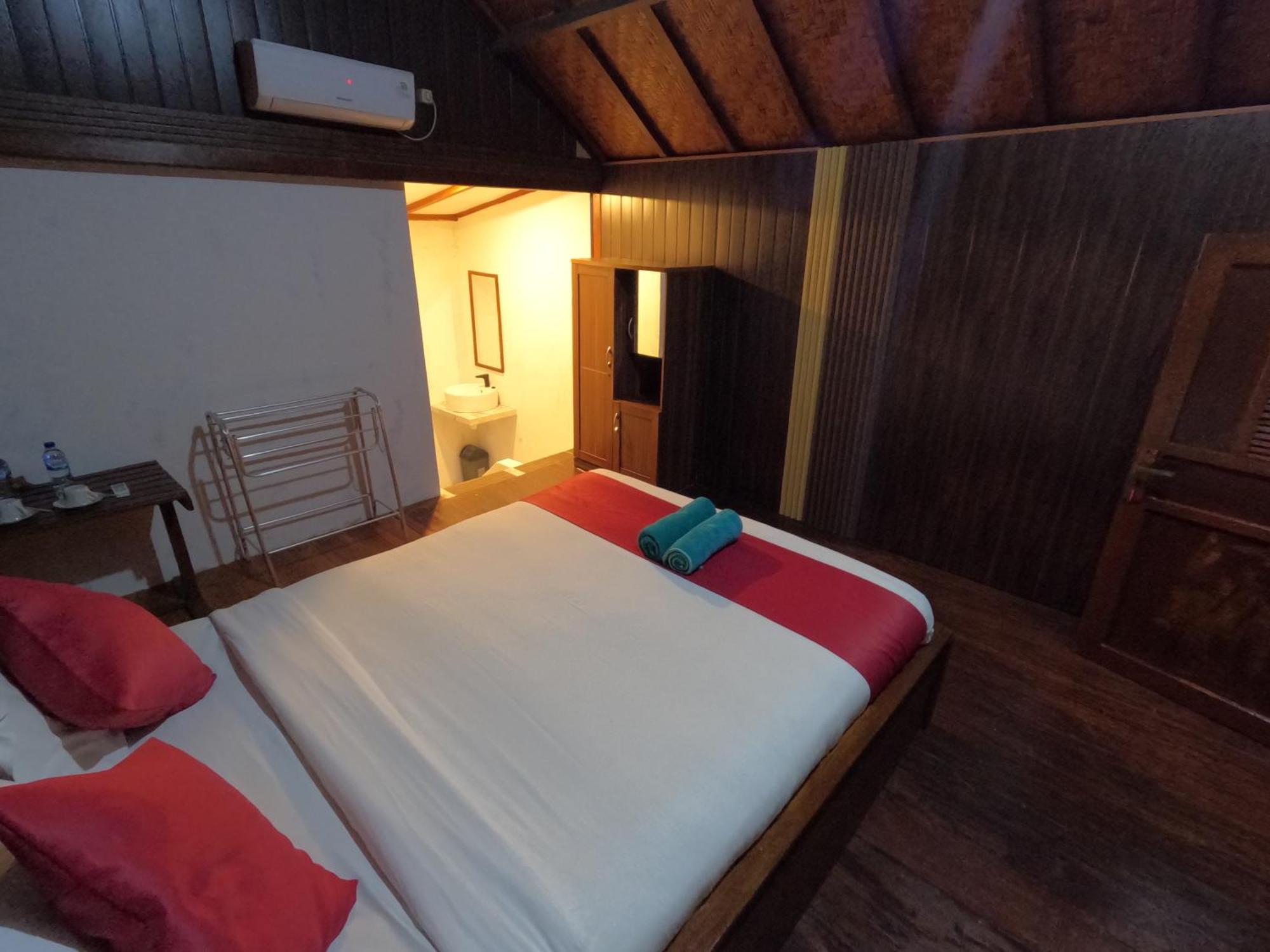 Maryan Moyo Bungalows & Resto Moyo Island Exteriör bild