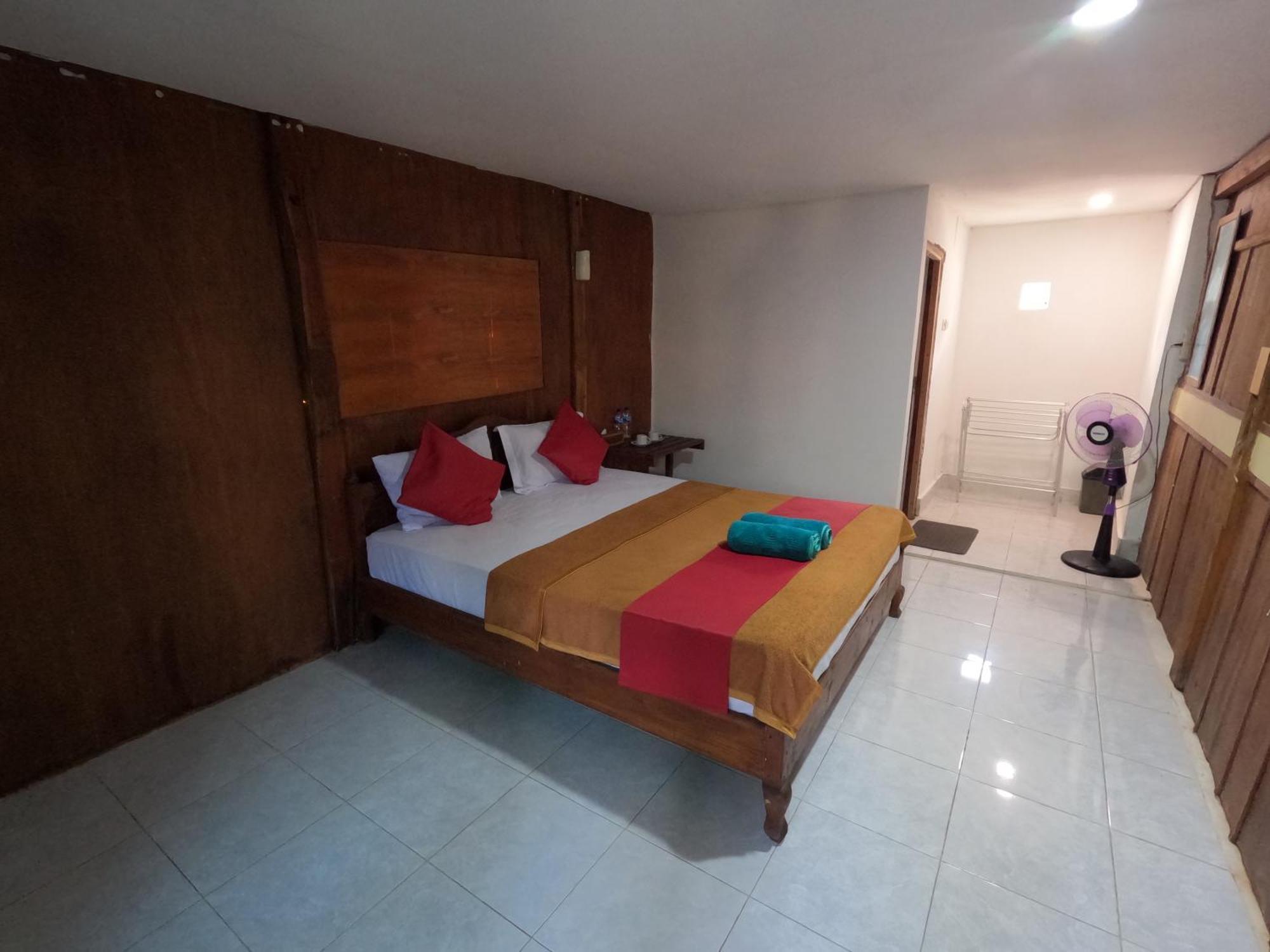 Maryan Moyo Bungalows & Resto Moyo Island Exteriör bild