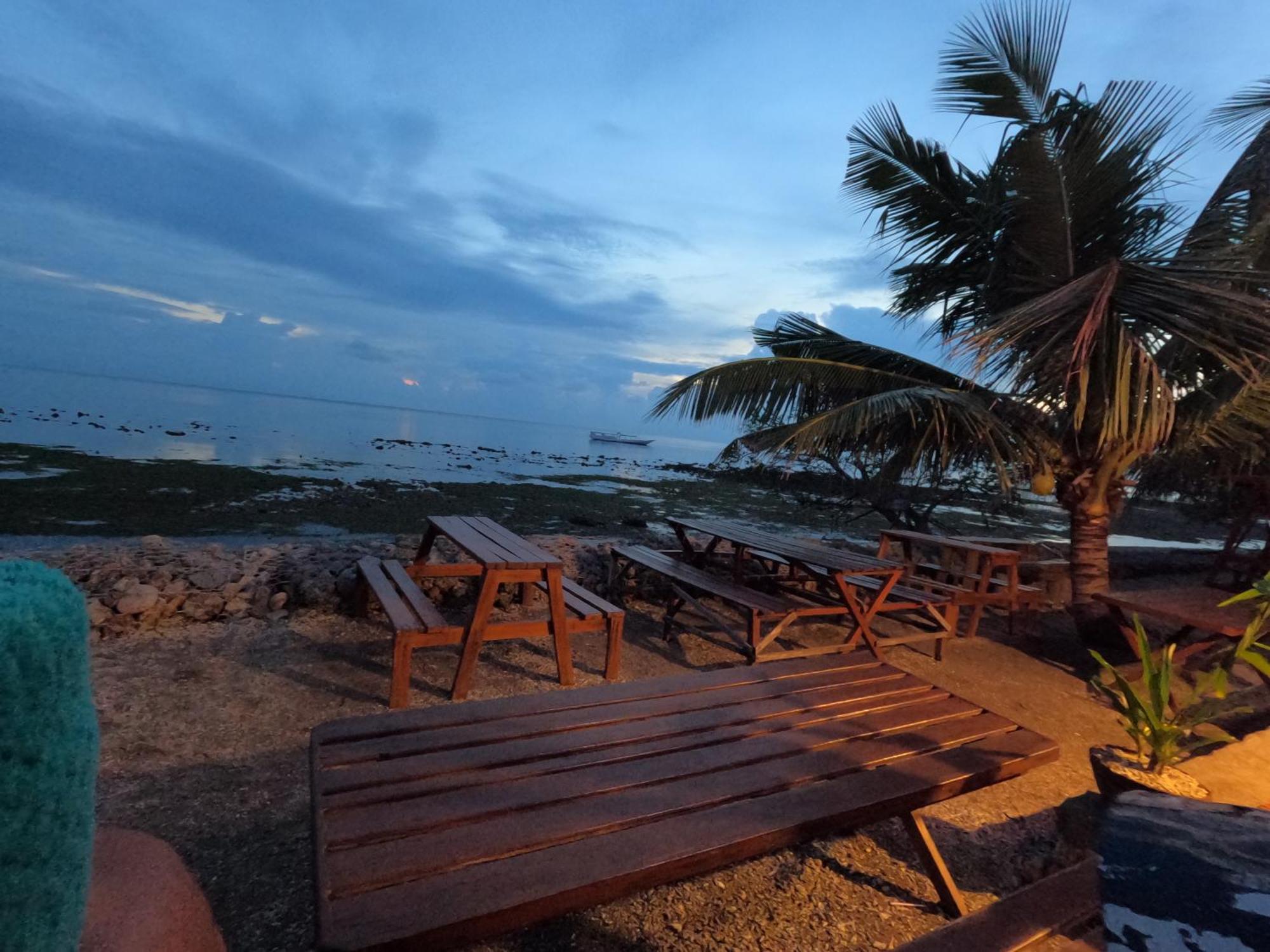 Maryan Moyo Bungalows & Resto Moyo Island Exteriör bild